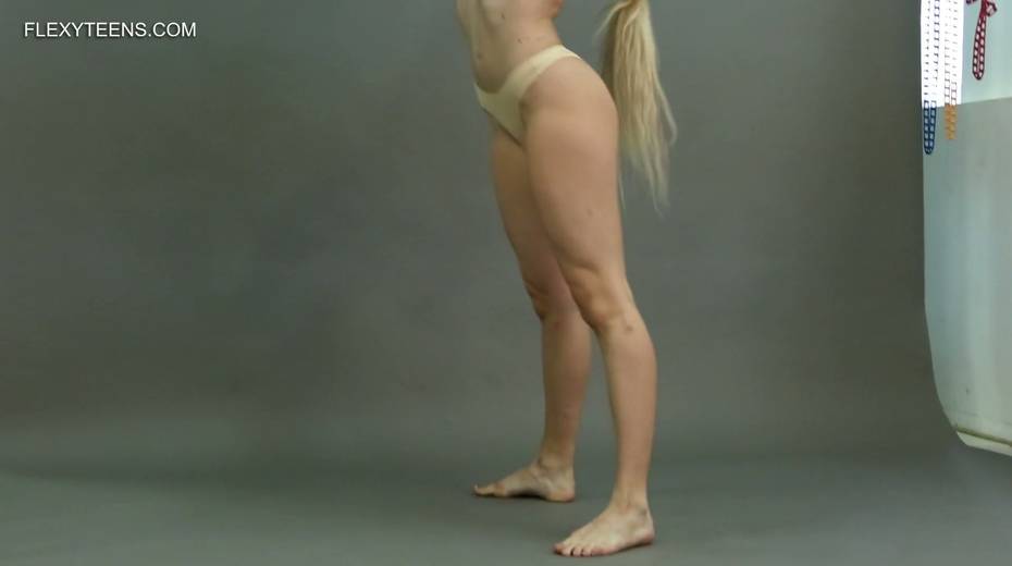 Flexible Teen Dora Tornaszkova Gets Naked And Show Ninnies In Different