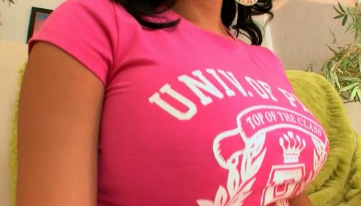 Amazing hooker from India shows her nice boobs on cam porn pics