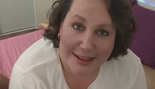 Ciddly mom Kira makes out with a young wanker porn pics