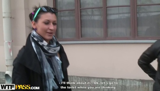 Horny dude picks up a girl and gets a steamy blowjob porn pics