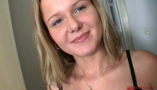 Chubby blonde teen is ready to suck dick on her first casting porn pics