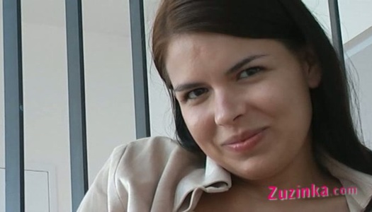 Czech amateur girl masturbates her pussy porn pics