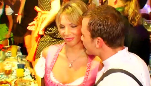 Sextractive college girls wag asses and dance at the party porn pics