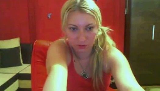 Spoiled blonde poses on cam showing off her gorgeous body porn pics