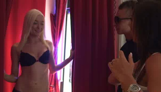 Sexy blonde harlot gives an amazing blowjob to her client porn pics