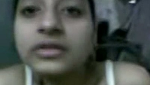 Indian ugly bitch flashes her boobs in POV porn pics