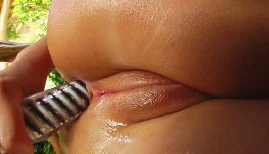 Zealous blond wanker Tia Sex goes solo and drills her black eye with a dildo porn pics