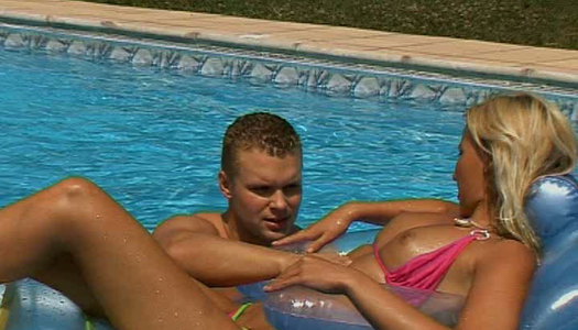 Radiating blond hottie bathing in a pool strips and gets her pussy licked porn pics