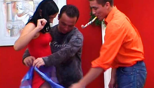 Sex-starved brunette harlot blows two cocks in threesome porn pics