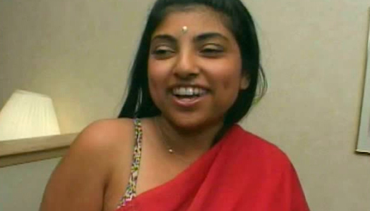 Flamboyant Indian slut pleases her BF with a thorough blowjob porn pics