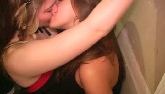 Whorish bitch widens her legs to welcome tongue fuck in group sex orgy porn pics