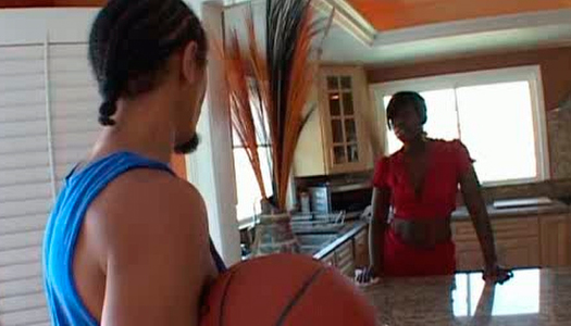 Bootylicious ebony whore gives a hot blowjob in 69 position porn pics