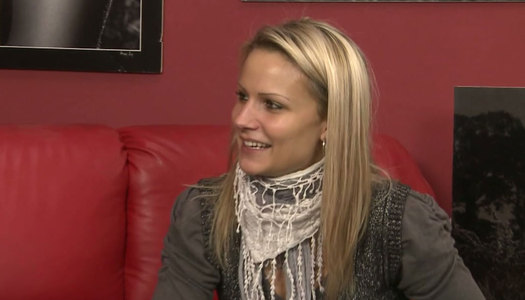 Samantha Jolie is giving short interview at the porn casting porn pics