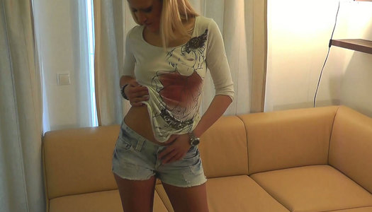 Cheesecake blond babe finger fucks her shaved cunt in solo sex scene porn pics