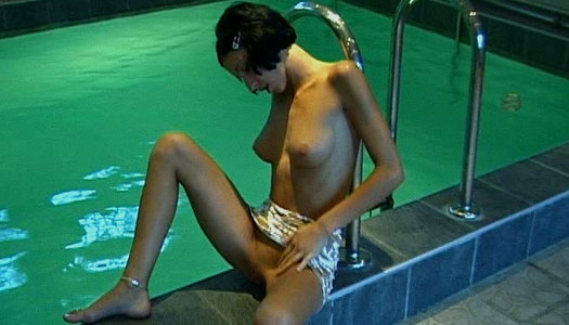 Sporty teen with well-matured tits loves masturbating porn pics