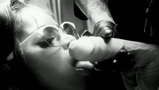 Cum-addicted hotties share one lucky dude in threesome porn pics