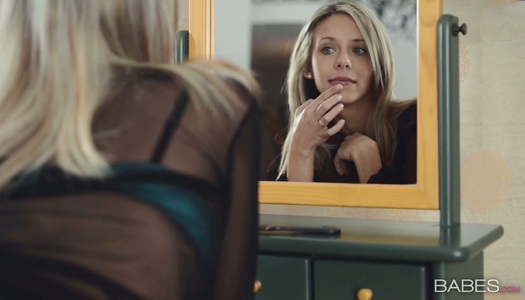 Horny blonde babe with natural tits fondles her wet cherry porn pics