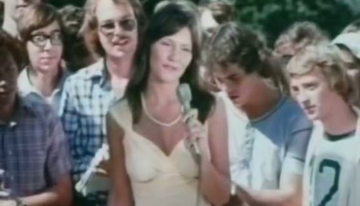 Dark haired salacious whore Linda Lovelace gives fancy BJ porn pics