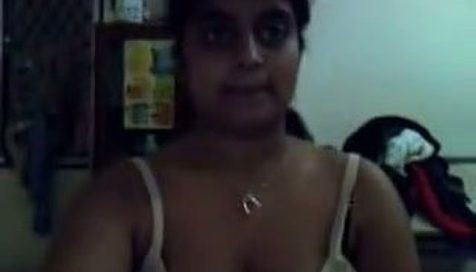 Chubby amateur babe plays with her pussy on webcam porn pics