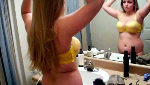 Horny and sexy bitch with nice ass makes her look better porn pics