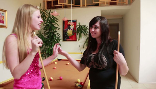 Slutty blonde bitch Avril Hall gives a hot blowjob porn pics