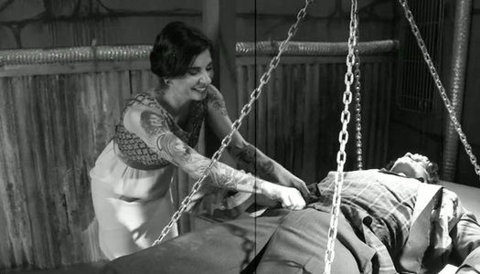 Bootyful brunette fingers her twat and sucks strong dick of chained dude porn pics