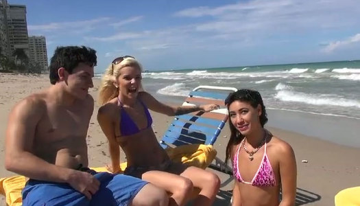 Young beach tramps please one hungry boy with steamy BJ porn pics