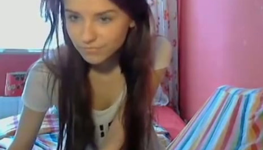 This pretty camgirl is the type of girl that loves showing off porn pics