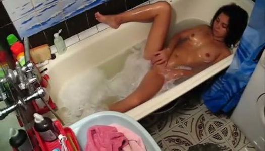 Tanned amateur girlfriend taking bath spy cam video porn pics