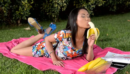 Salacious Asian babe  rubs her clit and eats banana in the garden porn pics