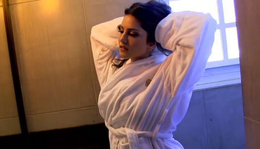 Damn sexy brunette gets rid of gown to fingervfuck her soaking cunt porn pics