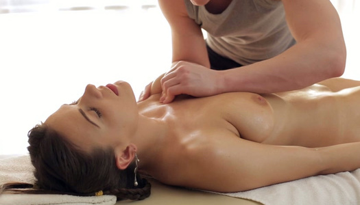Sensual masseur gives relaxing massage to oiled up brunette girlfriend porn pics