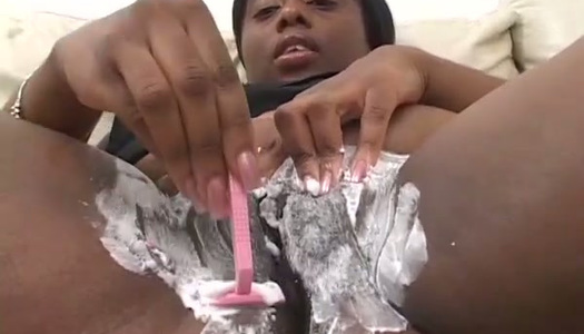 Classy ebony chick Diva Starr shaves her public hair for oral sex porn pics