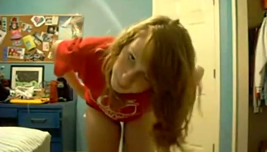 Nerdy redhead chick fingering her punani in amateur sex tape porn pics