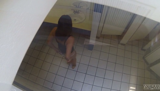  Heißes verstecktes Kamera-Video mit Pussy lecken porno bilder