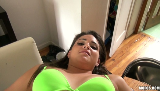 Buxom teen babe Cara Swank shows her blowjob skills on the plastic cock porn pics