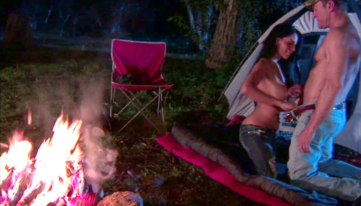 Mikayla Mendez likes fucking her boyfriend outdoors at night porn pics