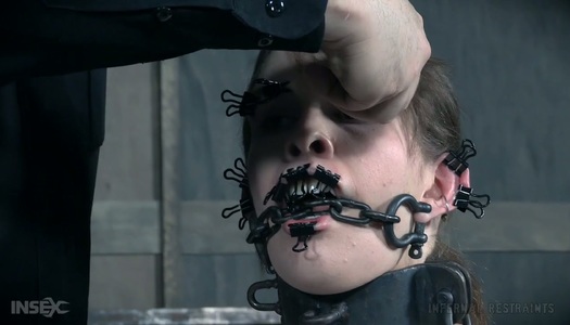  Perverse Prügel und bestraft Muschi der bösen Kükenblüte porno bilder