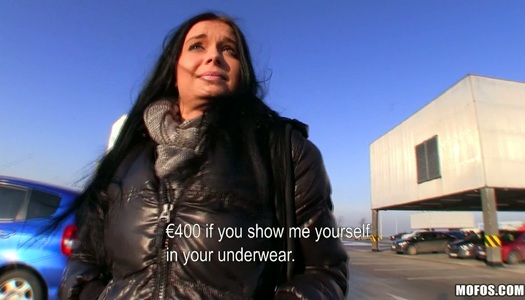 Street whore  Vikky sucks cock for sum of money porn pics