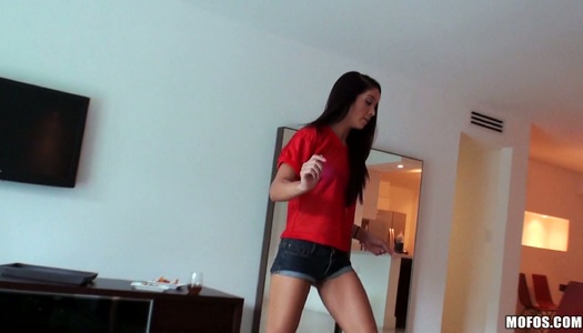 Busty and bootylicious brunette Averi Brooks thirsts for sucking a cock porn pics