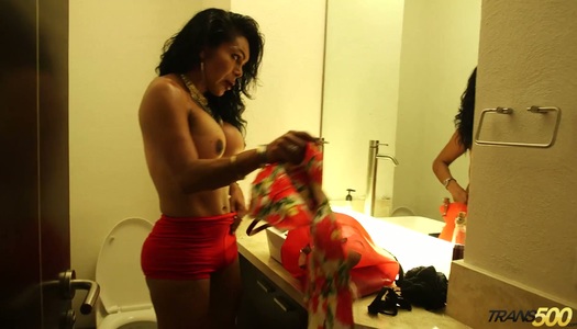 Slutty tranny Caroline Brekara gets her anus rammed and jerks off dick porn pics