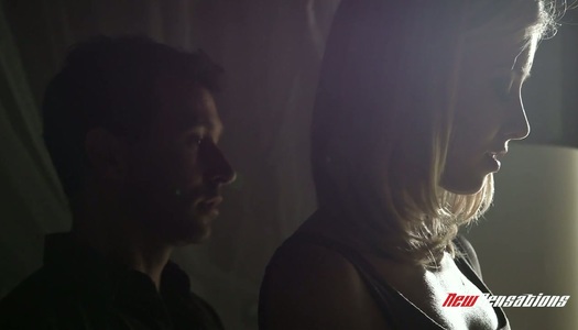  Die schlanke Blondine Haley Reed reitet den Schwanz rückwärts und nimmt Cumshots in ihren geöffneten Mund porno bilder