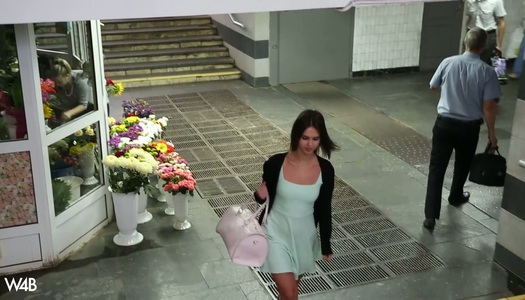  Die magere Teenie Holly Heart zeigt ihren saftigen Muff und ihre kleinen frechen Ninnies porno bilder