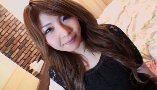  Das süß aussehende japanische Mädchen Maria Amane nimmt einen Schwanz in ihre haarige asiatische Muschi porno bilder