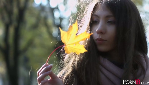  Das sinnliche Baby Stephany Moon masturbiert ihre nasse und süß aussehende Muschi porno bilder