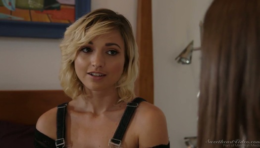 Concupiscent babe Riley Reid is eating sweet looking pussy porn pics