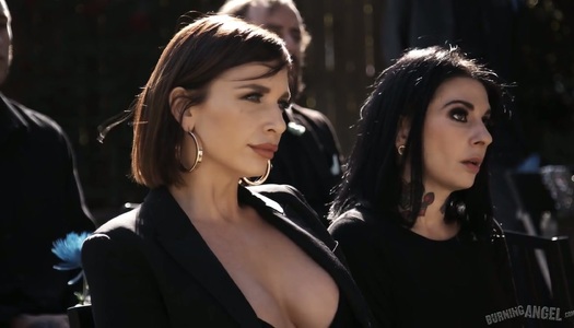  Witwer fickt böse und sexhungrige Marley Brinx direkt bei der Beerdigung porno bilder