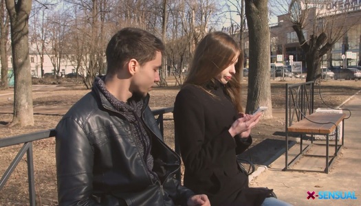  Das schöne Teen Adel Bye macht mit ihrem neuen Freund porno bilder