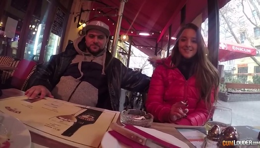  Das junge ungarische Mädchen Amirah Adara wird in einem heißen POV-Clip aufgenommen und gefickt porno bilder