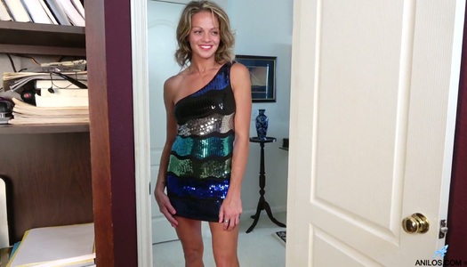 Professional hooker Cj Bridge masturbates her hungry twat porn pics